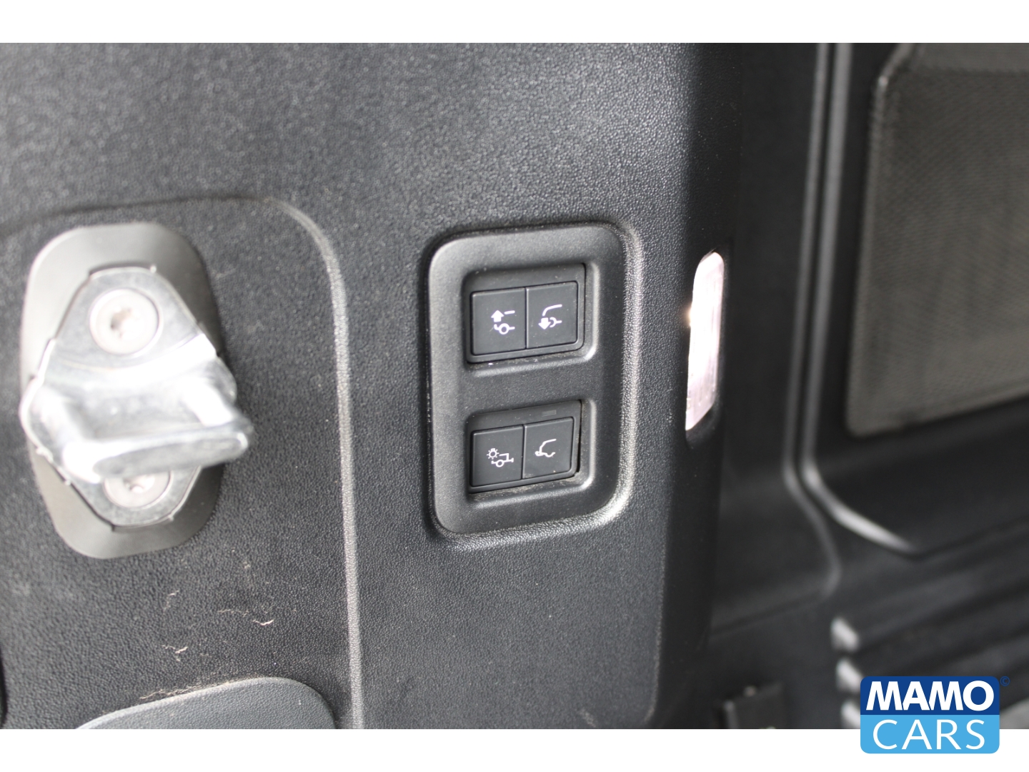 Fahrzeugabbildung Land Rover Defender 110 D200 S/LUFT/PANO/AHK/WINTER
