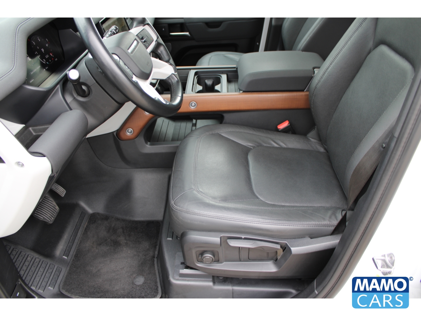Fahrzeugabbildung Land Rover Defender 110 D200 S/LUFT/PANO/AHK/WINTER