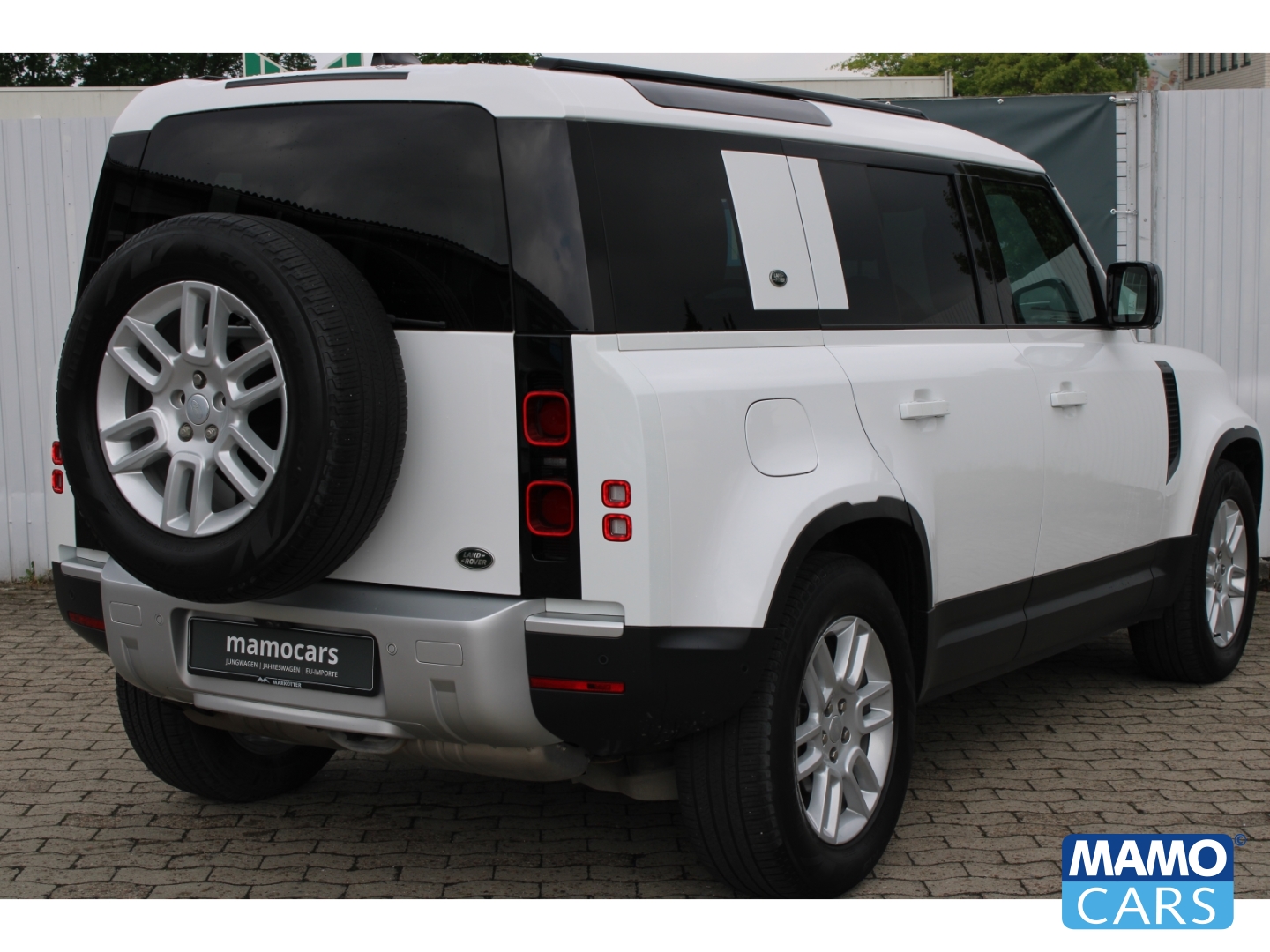 Fahrzeugabbildung Land Rover Defender 110 D200 S/LUFT/PANO/AHK/WINTER