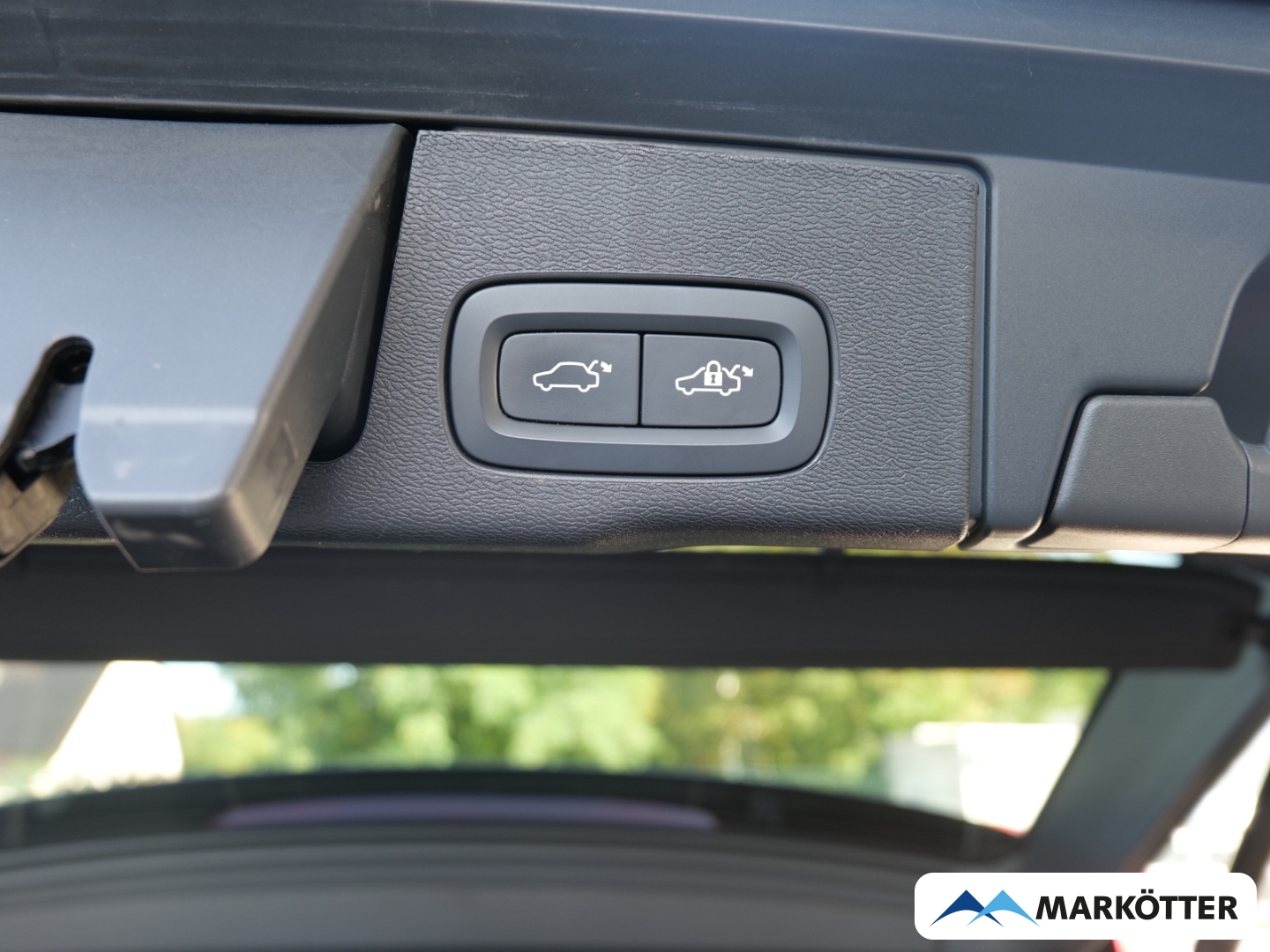 Fahrzeugabbildung Volvo XC60 B4 AWD Ultimate Dark AHK/FOUR-C/PANO/STHZ