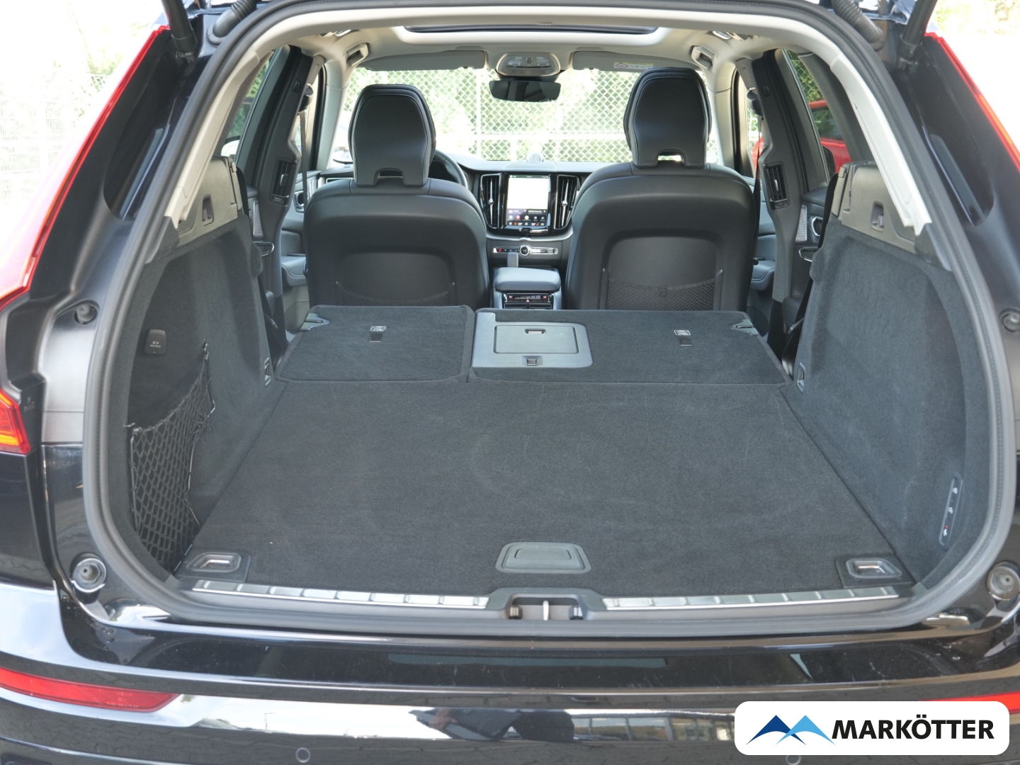 Fahrzeugabbildung Volvo XC60 B4 AWD Ultimate Dark AHK/FOUR-C/PANO/STHZ
