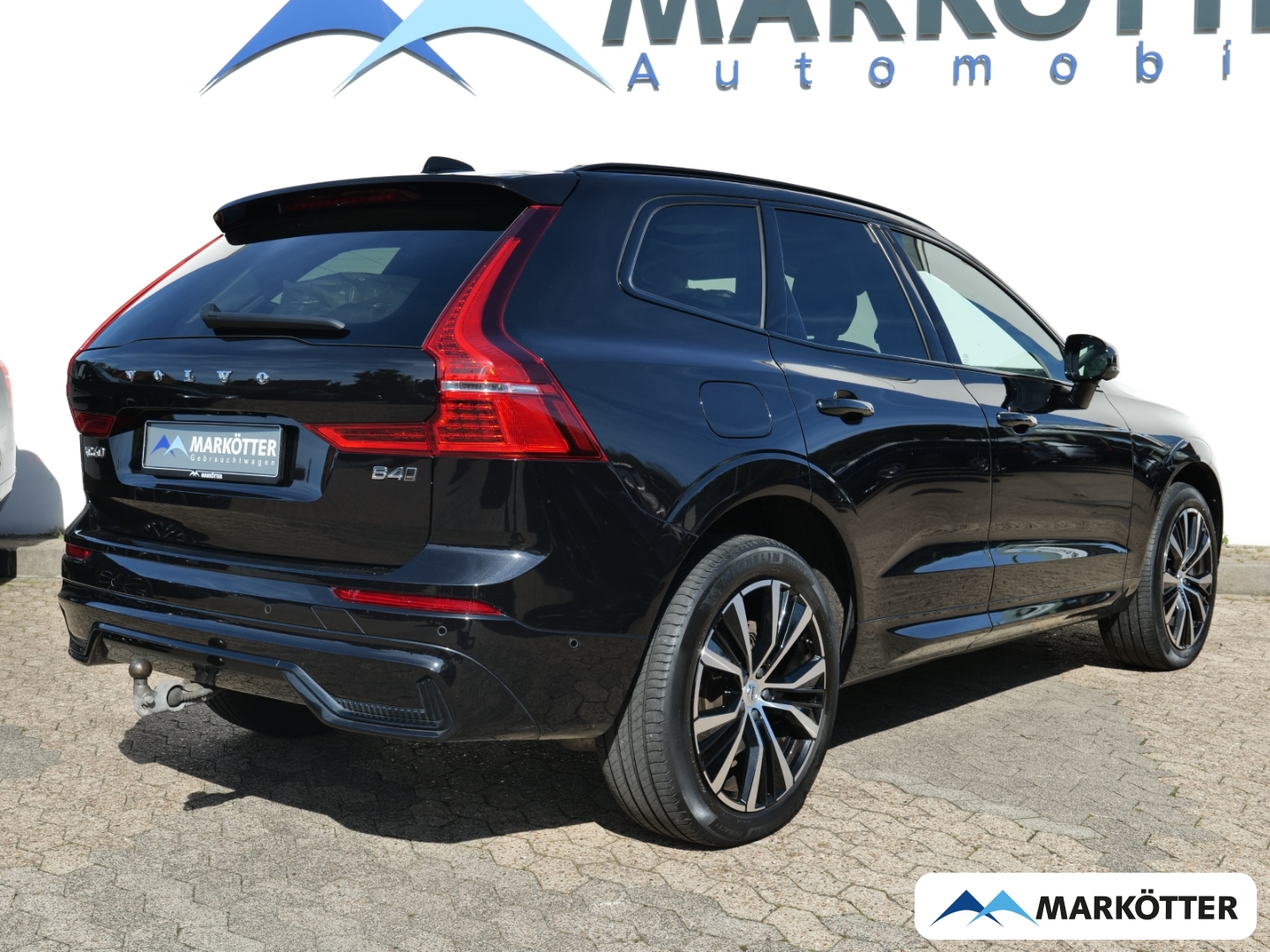 Fahrzeugabbildung Volvo XC60 B4 AWD Ultimate Dark AHK/FOUR-C/PANO/STHZ