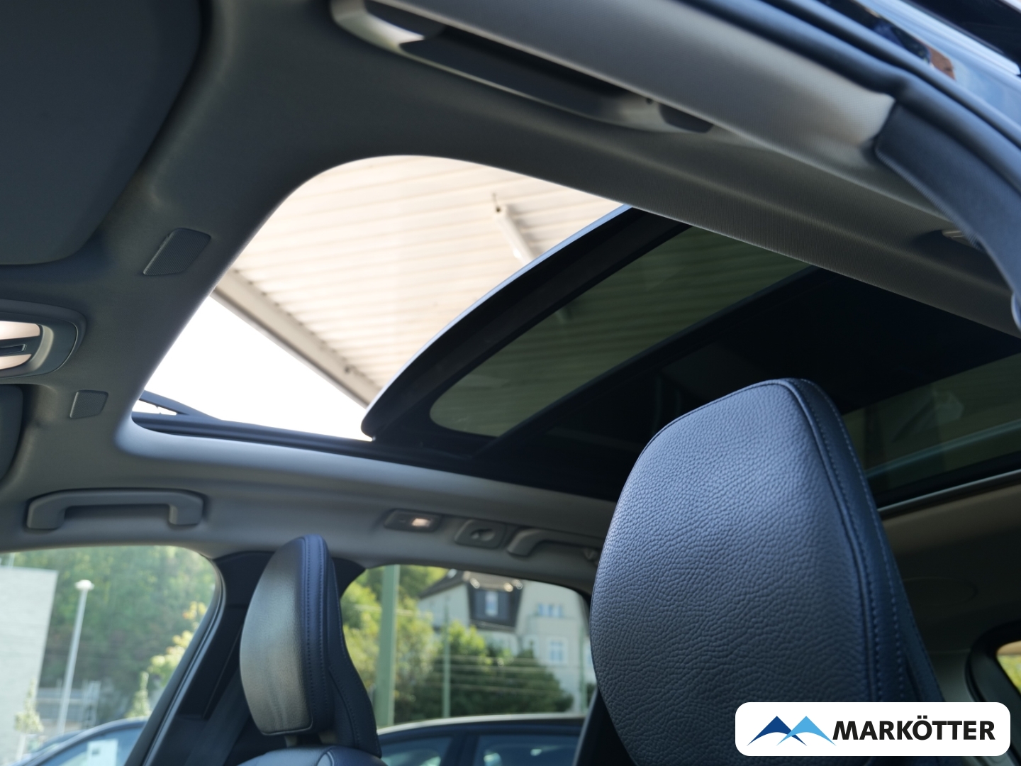 Fahrzeugabbildung Volvo XC60 B4 AWD Ultimate Dark AHK/FOUR-C/PANO/STHZ
