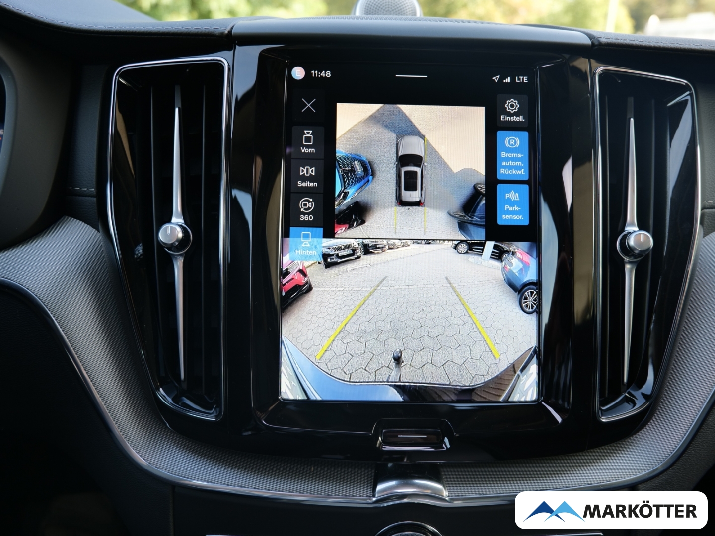 Fahrzeugabbildung Volvo XC60 B4 AWD Ultimate Dark AHK/FOUR-C/PANO/STHZ