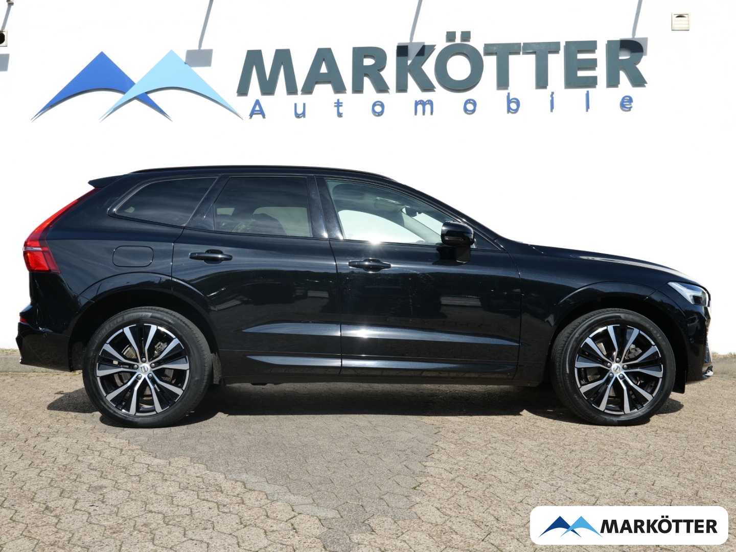 Fahrzeugabbildung Volvo XC60 B4 AWD Ultimate Dark AHK/FOUR-C/PANO/STHZ