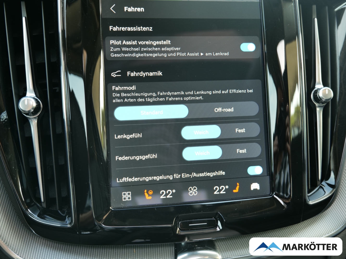 Fahrzeugabbildung Volvo XC60 B4 AWD Ultimate Dark AHK/FOUR-C/PANO/STHZ
