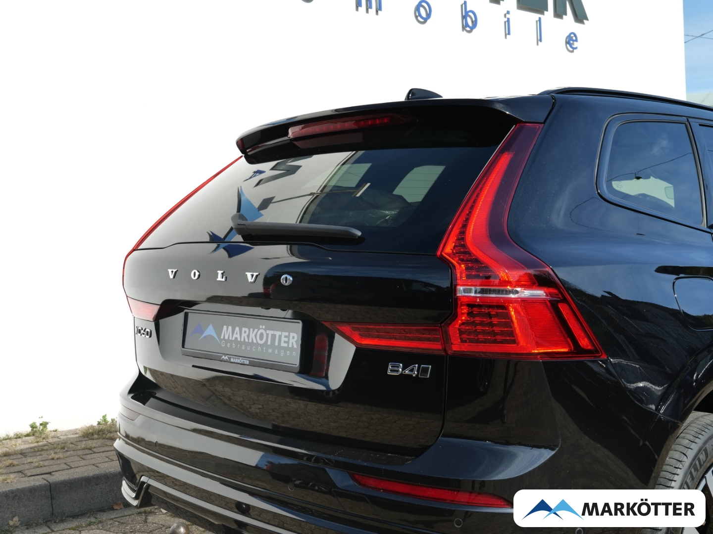 Fahrzeugabbildung Volvo XC60 B4 AWD Ultimate Dark AHK/FOUR-C/PANO/STHZ