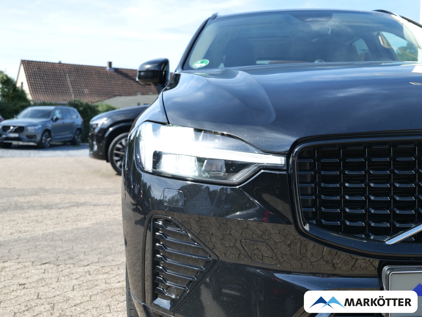 Fahrzeugabbildung Volvo XC60 B4 AWD Ultimate Dark AHK/FOUR-C/PANO/STHZ
