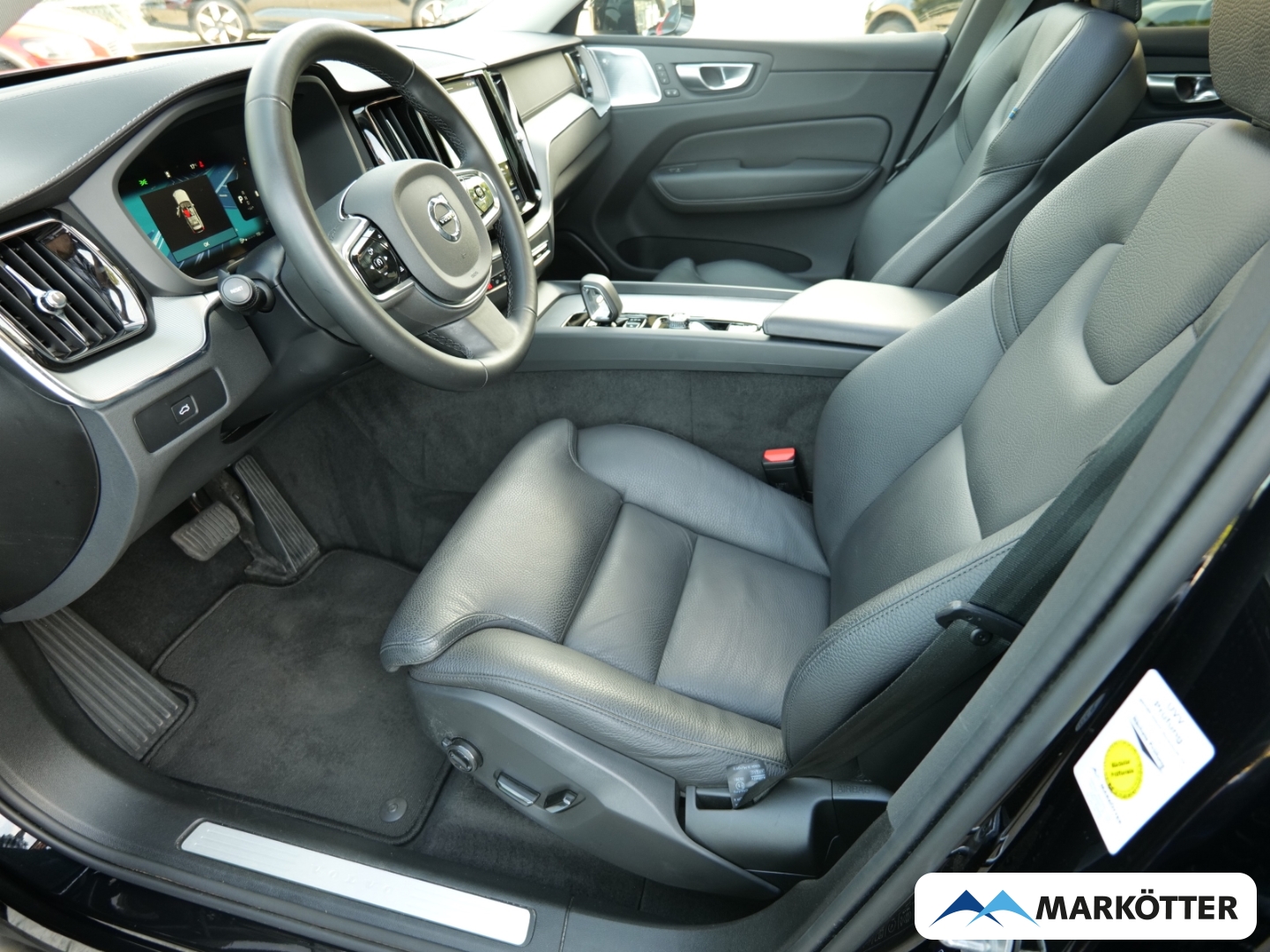 Fahrzeugabbildung Volvo XC60 B4 AWD Ultimate Dark AHK/FOUR-C/PANO/STHZ