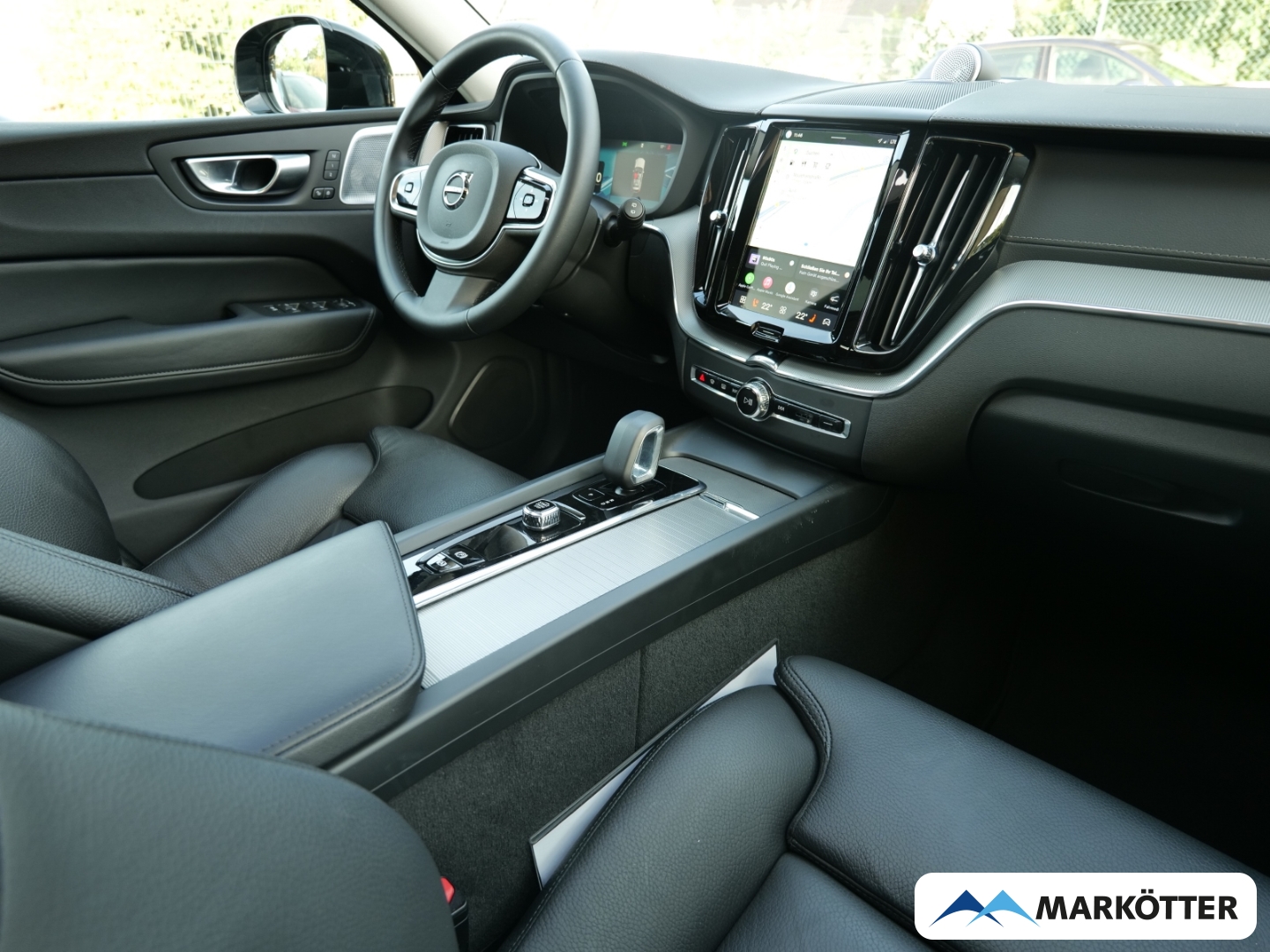 Fahrzeugabbildung Volvo XC60 B4 AWD Ultimate Dark AHK/FOUR-C/PANO/STHZ