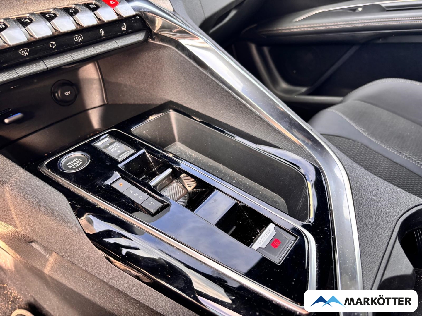 Fahrzeugabbildung Peugeot 5008 GT Hybrid 7-Sitzer ACC/BLIS/CAM/LED/SHZ