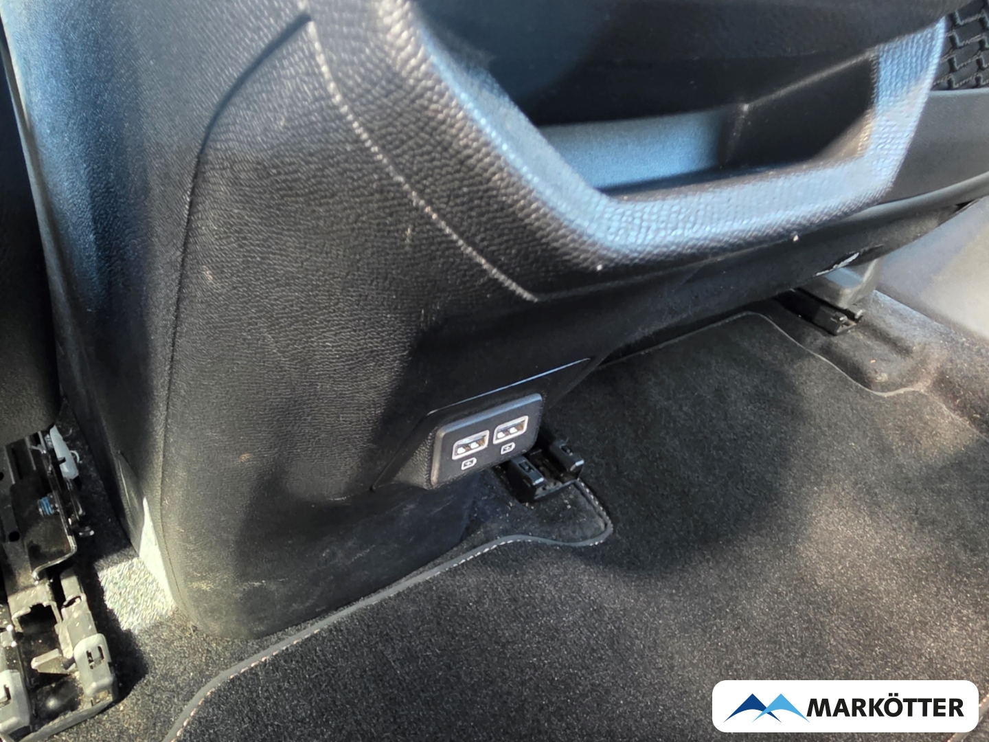 Fahrzeugabbildung Peugeot 3008 GT 1.2 ACC/BLIS/CAM/LED/NAVI/ALLWETTER