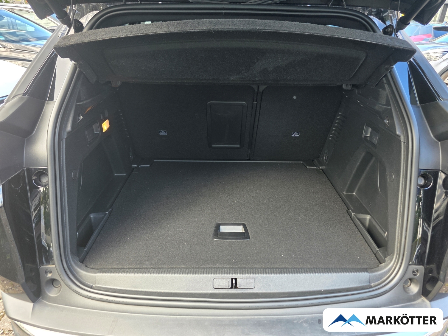 Fahrzeugabbildung Peugeot 3008 GT 1.2 ACC/BLIS/CAM/LED/NAVI/ALLWETTER