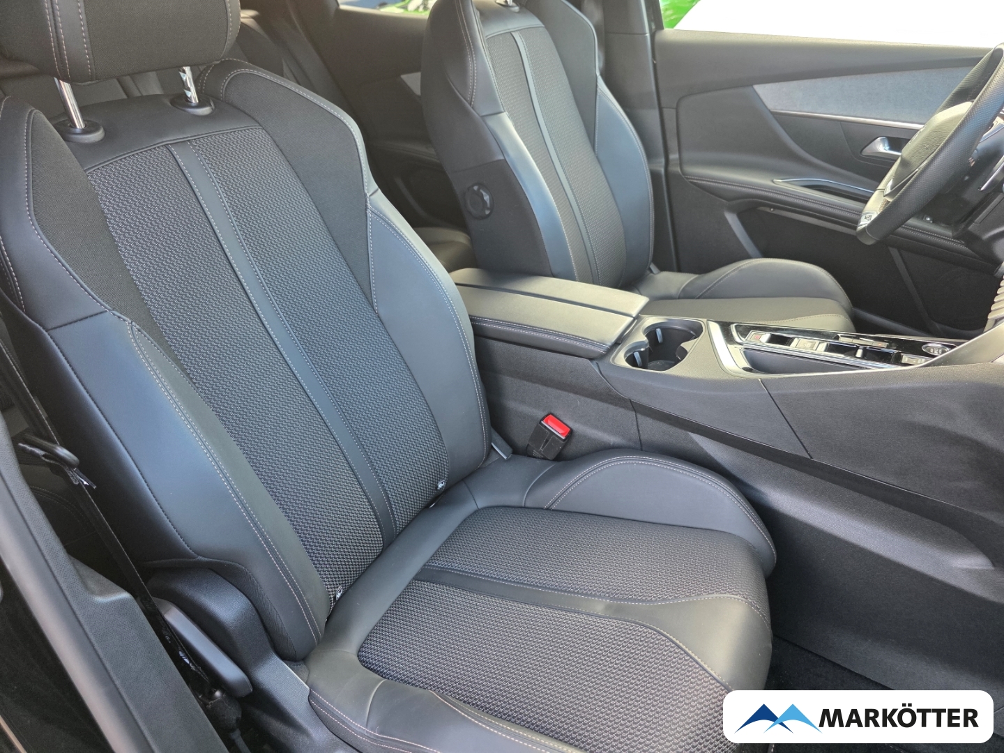 Fahrzeugabbildung Peugeot 3008 GT 1.2 ACC/BLIS/CAM/LED/NAVI/ALLWETTER