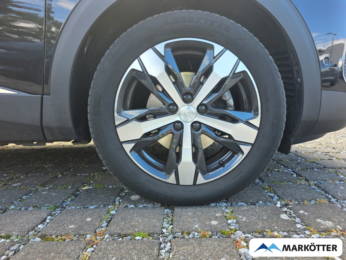 Fahrzeugabbildung Peugeot 3008 GT 1.2 ACC/BLIS/CAM/LED/NAVI/ALLWETTER