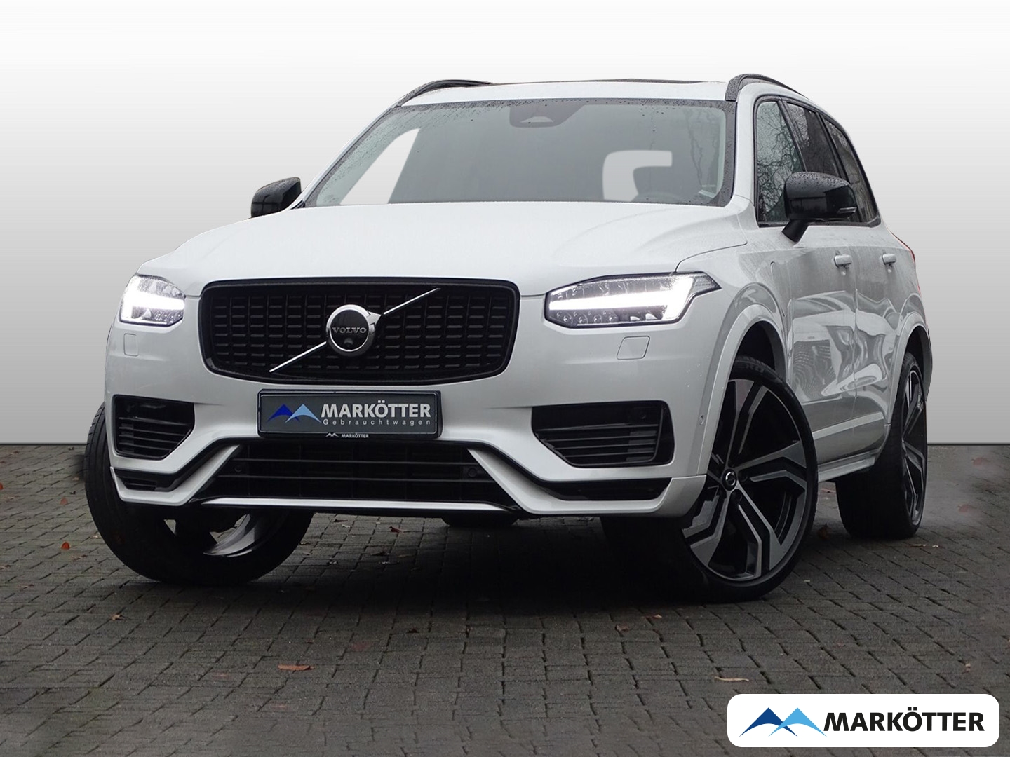 Fahrzeugabbildung Volvo XC90 Plus Dark Recharge Plug-In Hybrid AWD 7-Sitzer/SHZ/LHZ/BLIS
