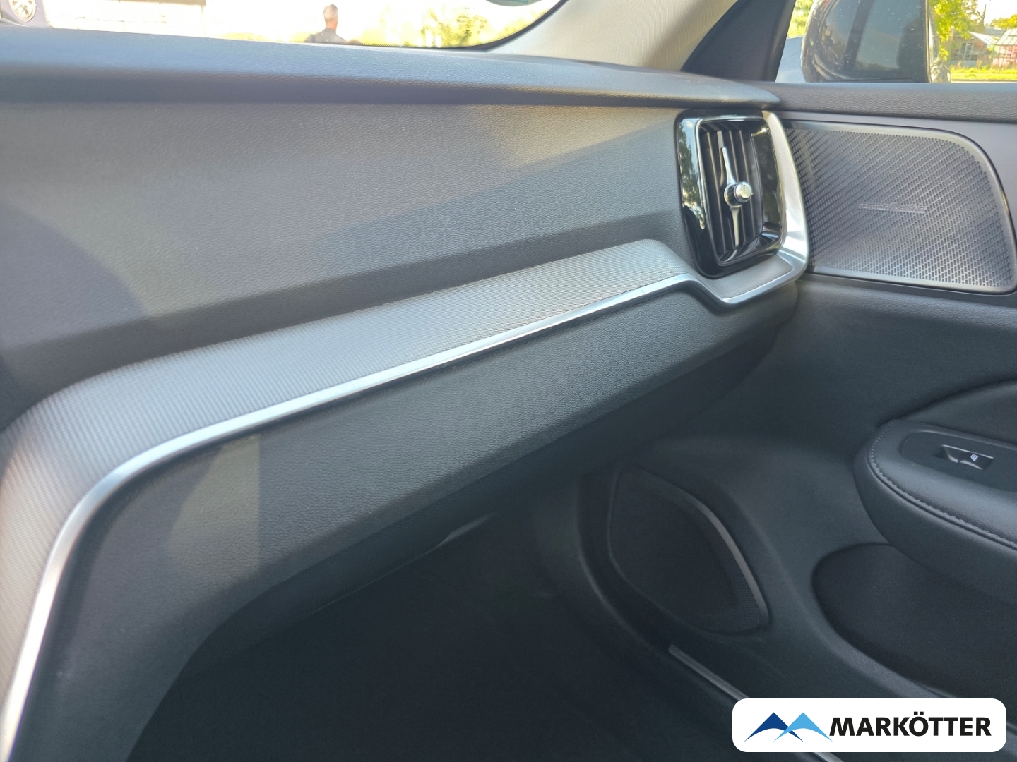 Fahrzeugabbildung Volvo V60 Cross Country PLUS B4 AWD ACC/AHK/CAM/STHZ/PANO/SHZ/H&K