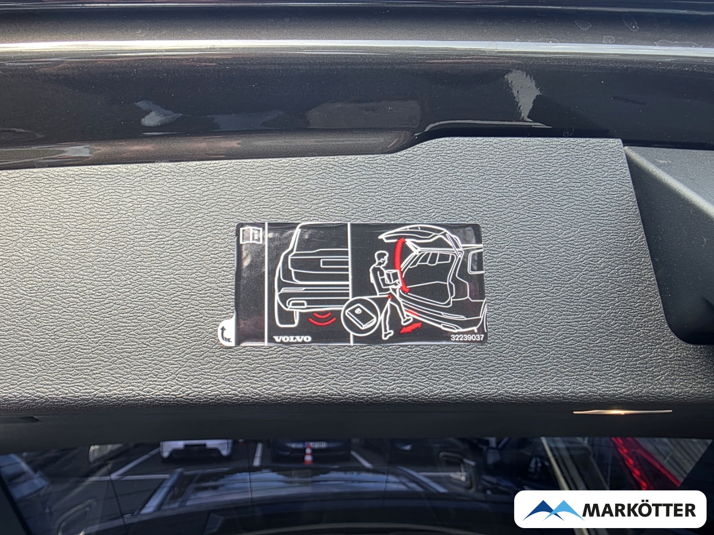 Fahrzeugabbildung Volvo V60 Cross Country PLUS B4 AWD ACC/AHK/CAM/STHZ/PANO/SHZ/H&K