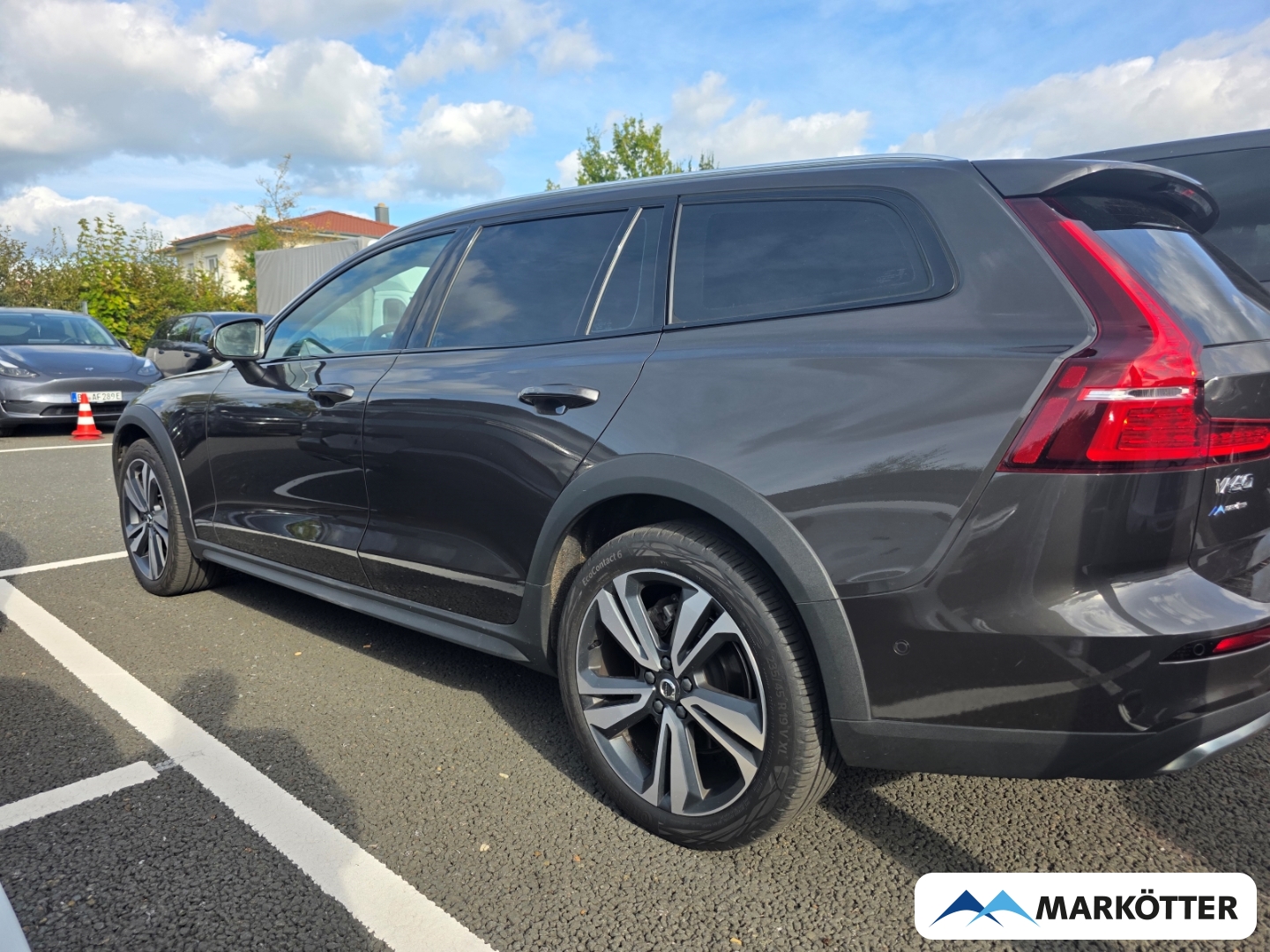 Fahrzeugabbildung Volvo V60 Cross Country PLUS B4 AWD ACC/AHK/CAM/STHZ/PANO/SHZ/H&K