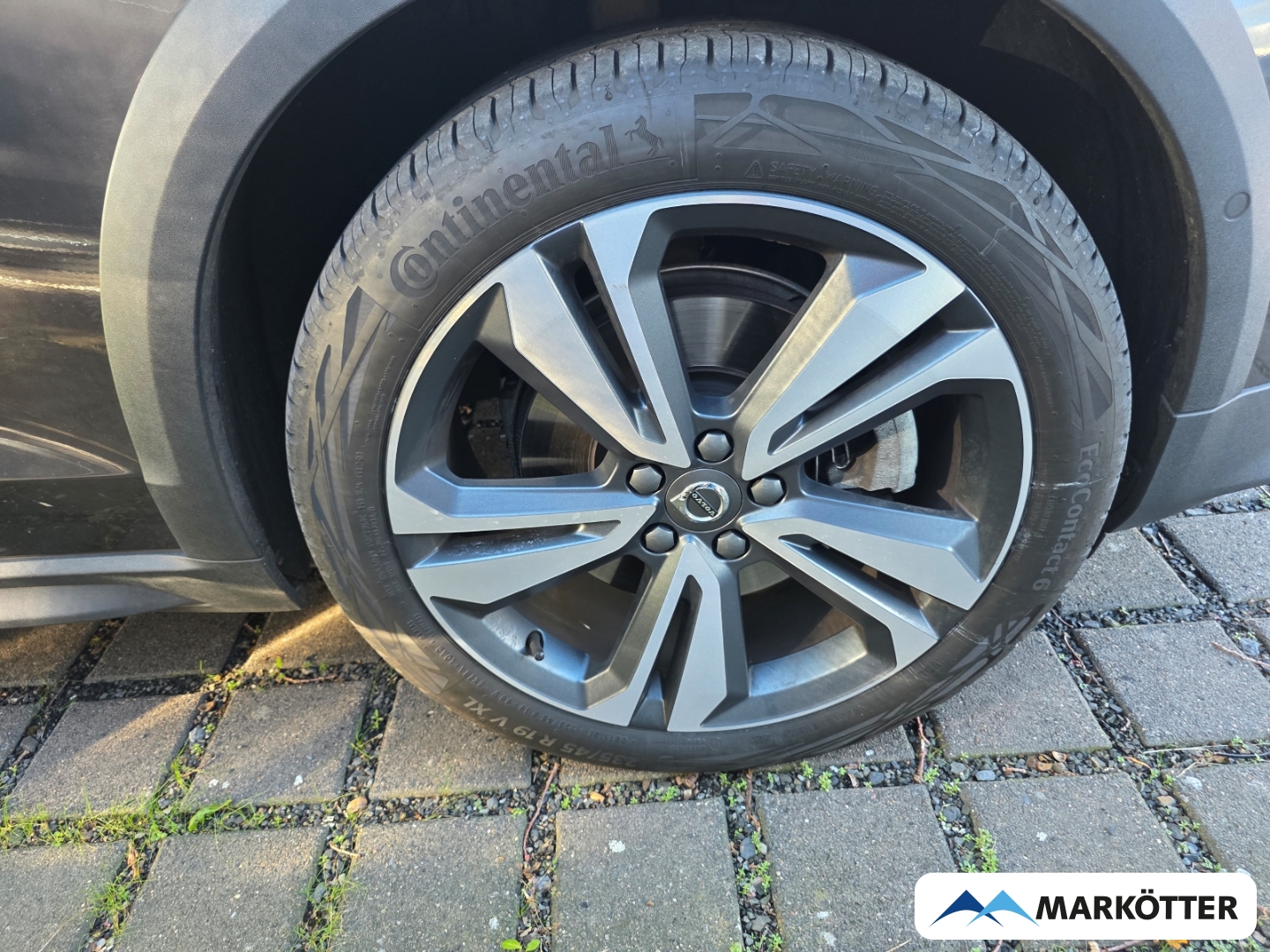 Fahrzeugabbildung Volvo V60 Cross Country PLUS B4 AWD ACC/AHK/CAM/STHZ/PANO/SHZ/H&K