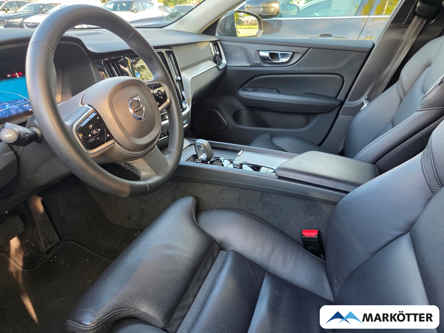 Fahrzeugabbildung Volvo V60 Cross Country PLUS B4 AWD ACC/AHK/CAM/STHZ/PANO/SHZ/H&K