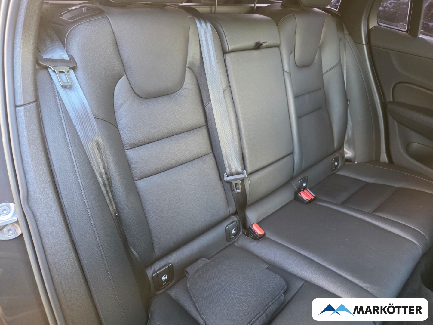 Fahrzeugabbildung Volvo V60 Cross Country PLUS B4 AWD ACC/AHK/CAM/STHZ/PANO/SHZ/H&K