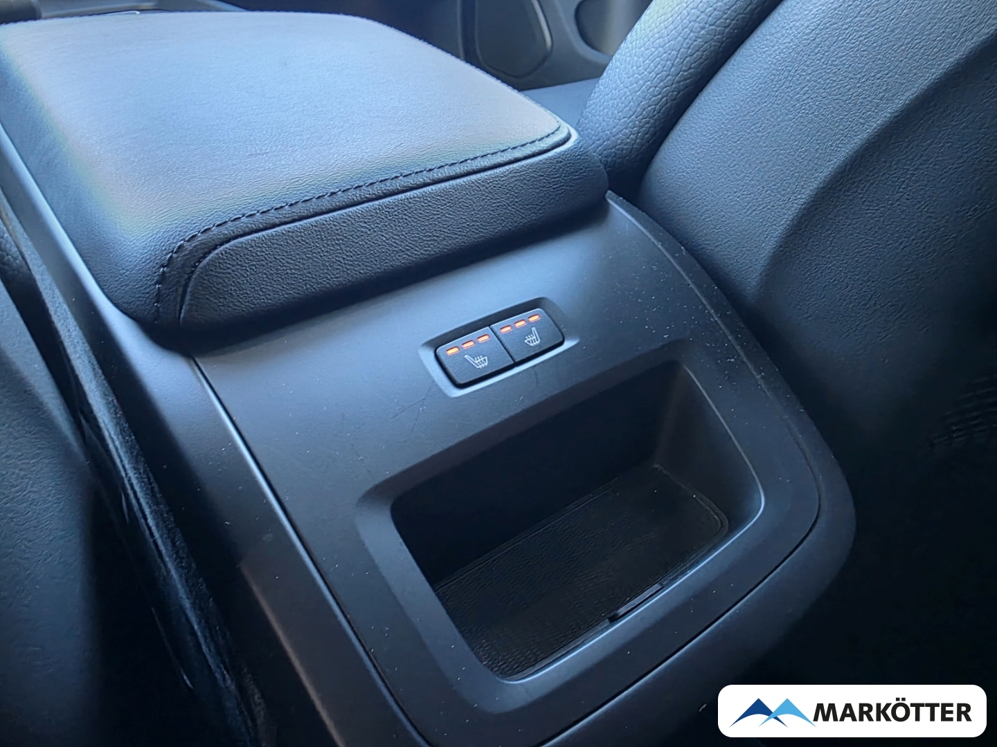 Fahrzeugabbildung Volvo V60 Cross Country PLUS B4 AWD ACC/AHK/CAM/STHZ/PANO/SHZ/H&K
