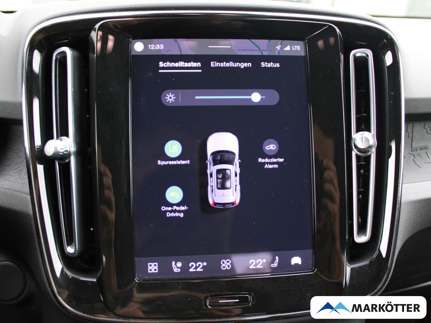 Fahrzeugabbildung Volvo XC40 Plus Recharge Pure Electric 2WD/NAVI/PDC/