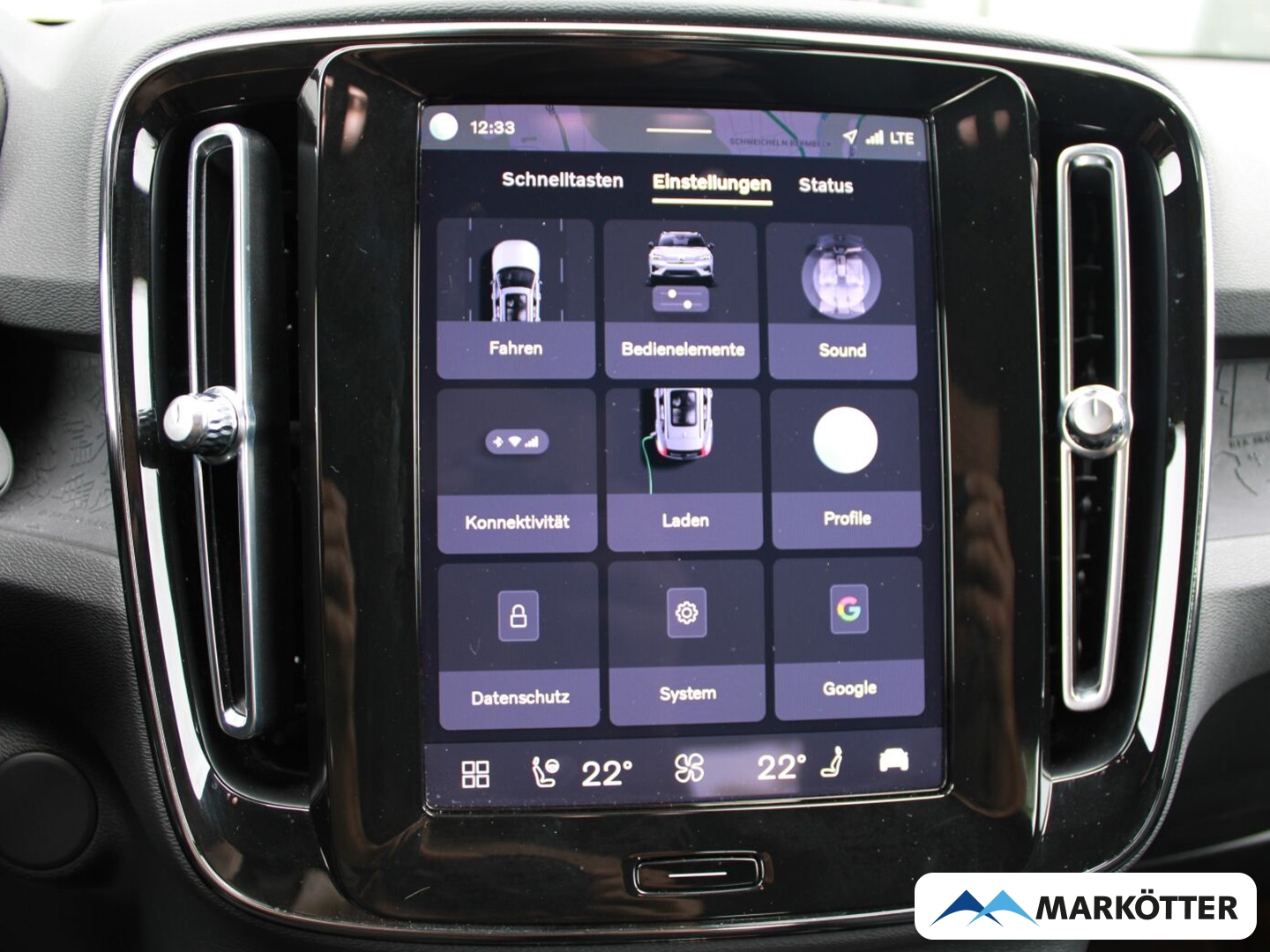 Fahrzeugabbildung Volvo XC40 Plus Recharge Pure Electric 2WD/NAVI/PDC/