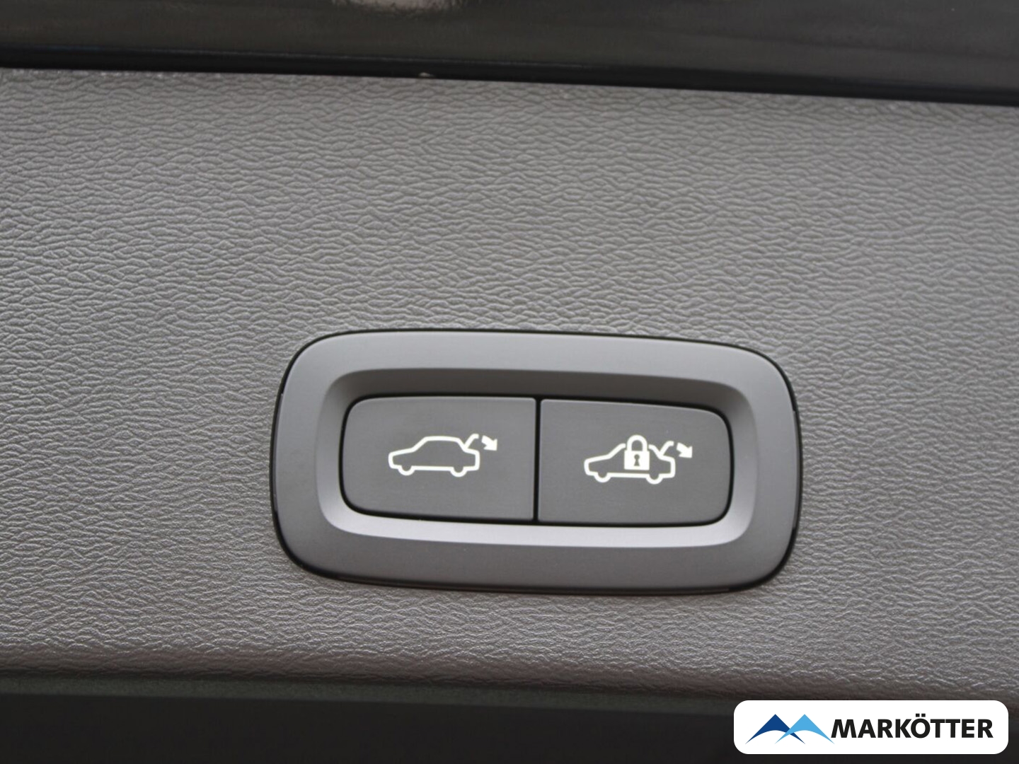 Fahrzeugabbildung Volvo XC40 Plus Recharge Pure Electric 2WD/NAVI/PDC/