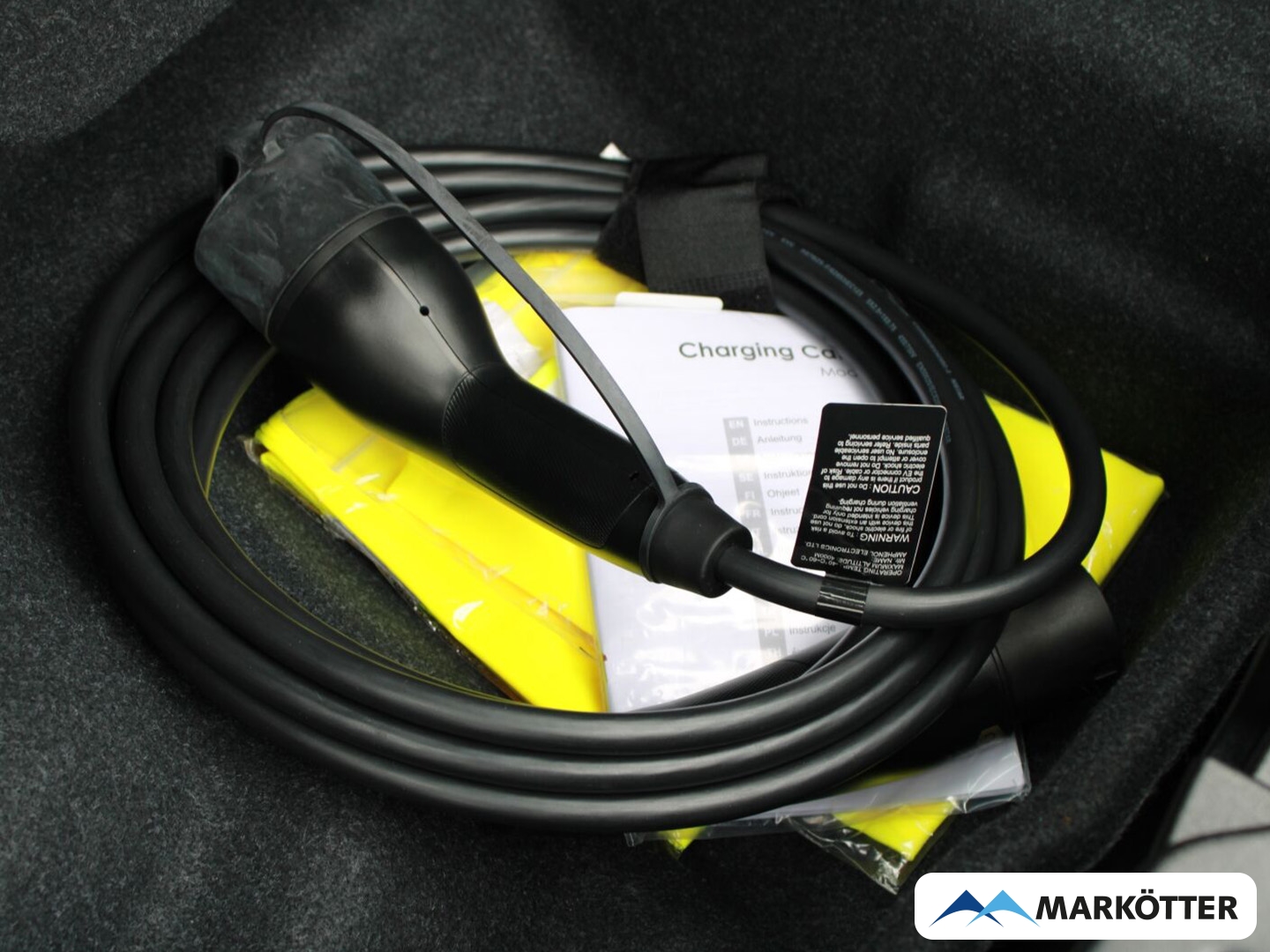 Fahrzeugabbildung Volvo XC40 Plus Recharge Pure Electric 2WD/NAVI/PDC/