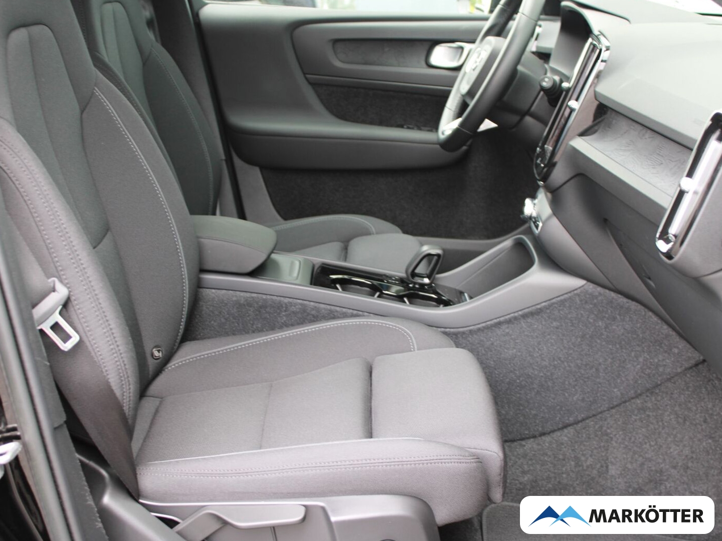 Fahrzeugabbildung Volvo XC40 Plus Recharge Pure Electric 2WD/NAVI/PDC/