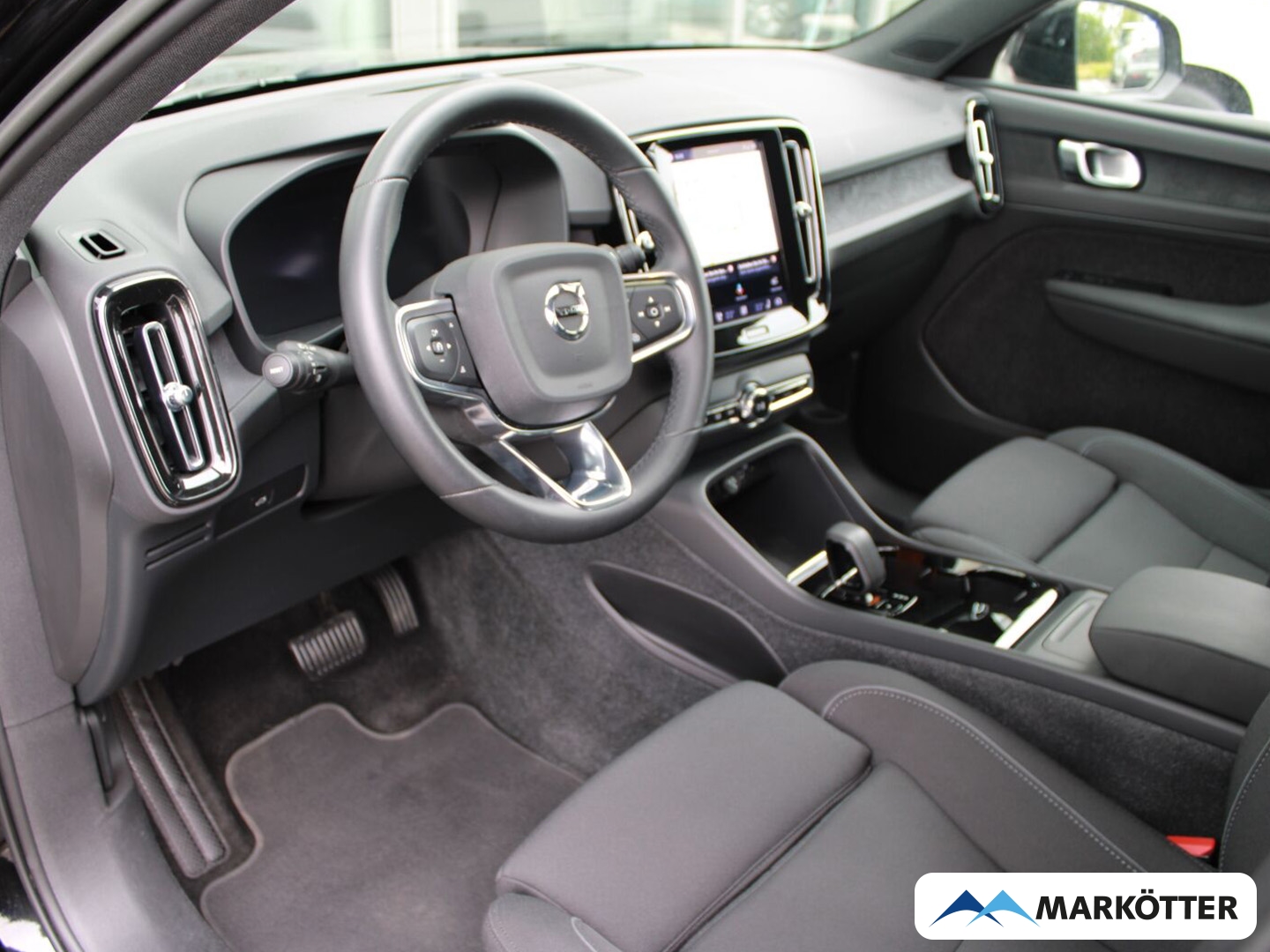 Fahrzeugabbildung Volvo XC40 Plus Recharge Pure Electric 2WD/NAVI/PDC/
