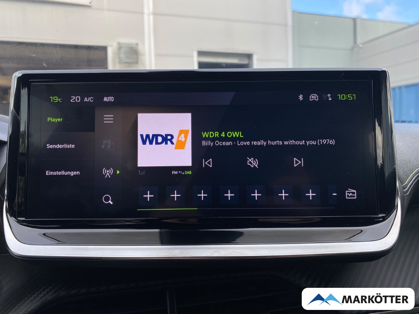 Fahrzeugabbildung Peugeot 2008 GT CAM180°/DAB/LED/MASSAGE/NAVI/SHZ/TEMP