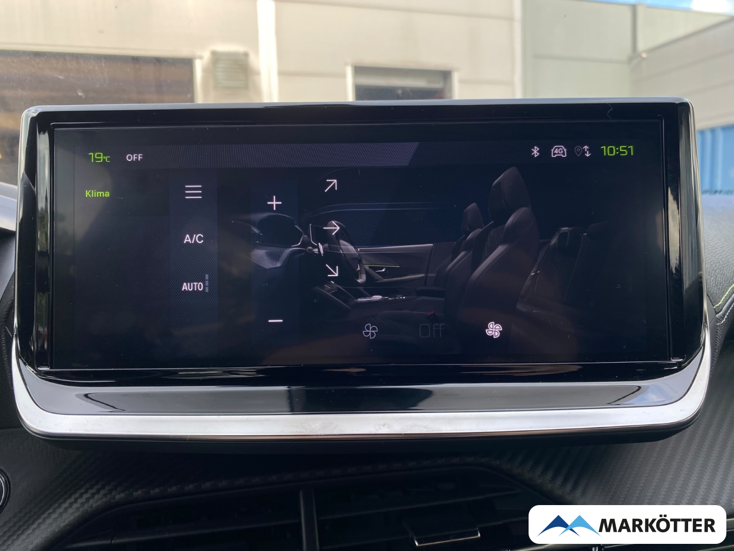 Fahrzeugabbildung Peugeot 2008 GT CAM180°/DAB/LED/MASSAGE/NAVI/SHZ/TEMP