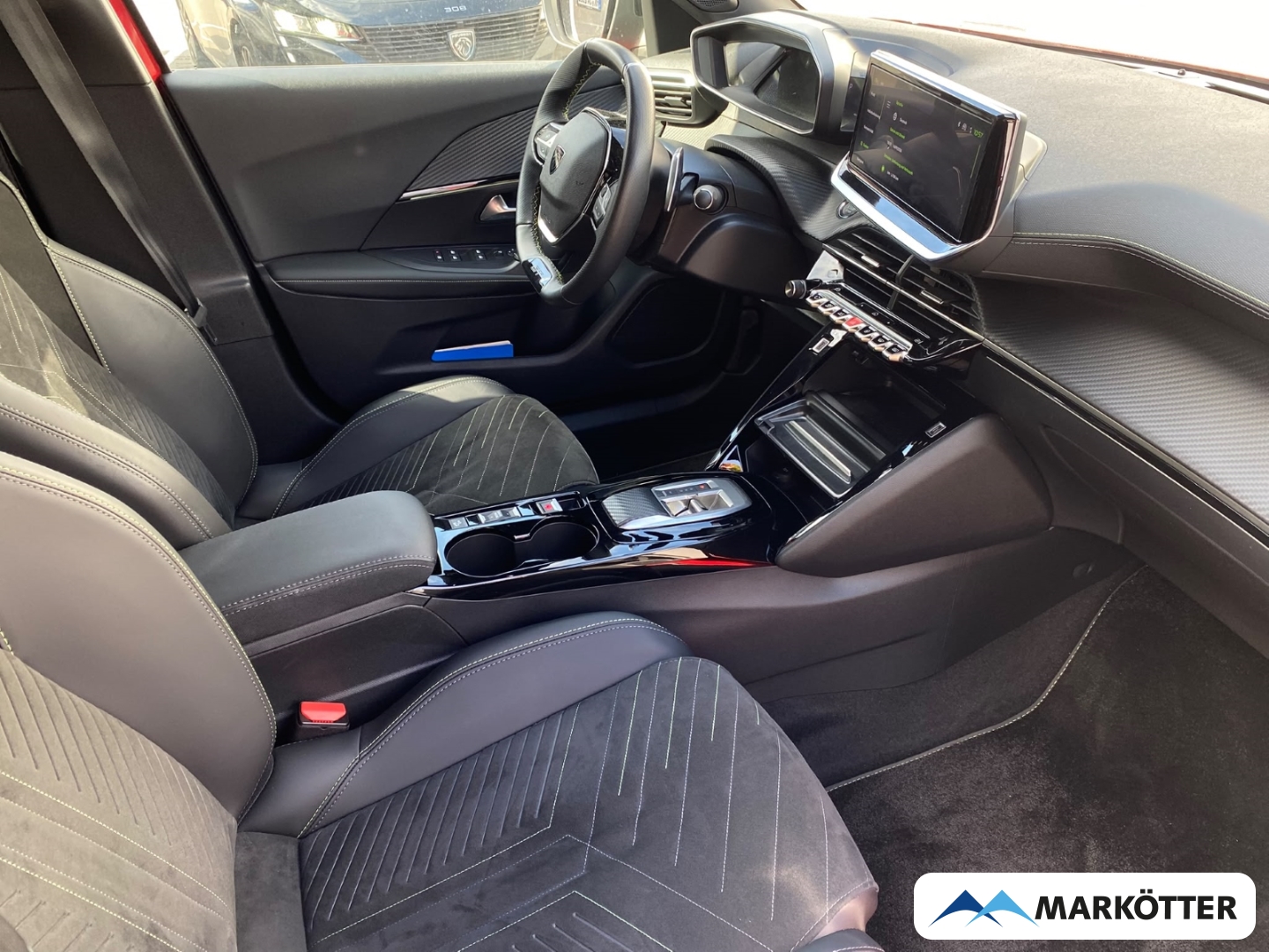 Fahrzeugabbildung Peugeot 2008 GT CAM180°/DAB/LED/MASSAGE/NAVI/SHZ/TEMP