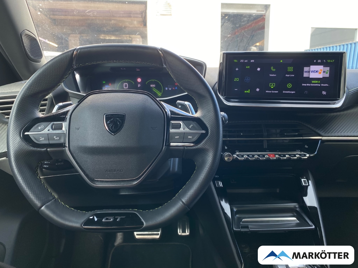 Fahrzeugabbildung Peugeot 2008 GT CAM180°/DAB/LED/MASSAGE/NAVI/SHZ/TEMP