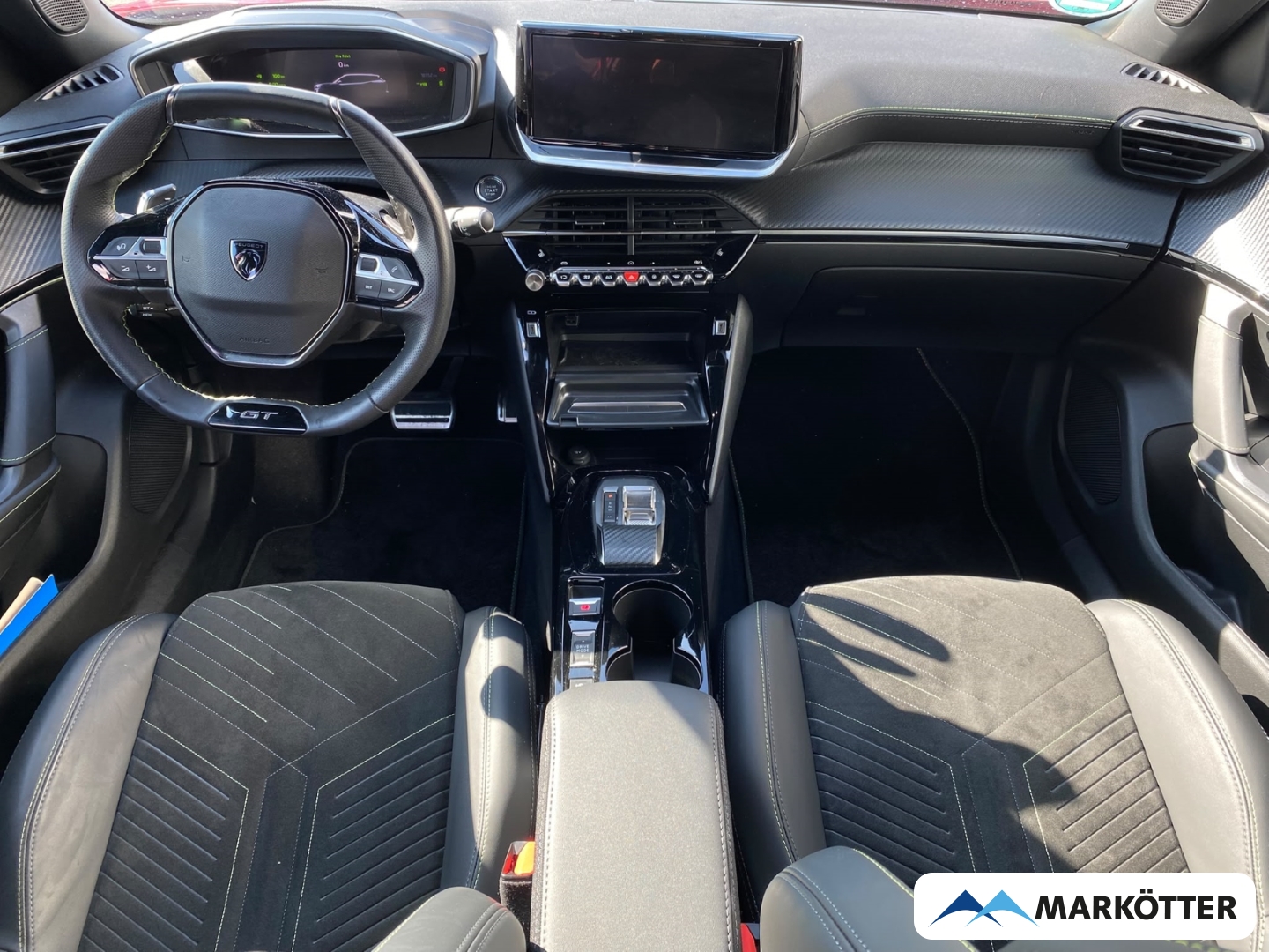Fahrzeugabbildung Peugeot 2008 GT CAM180°/DAB/LED/MASSAGE/NAVI/SHZ/TEMP