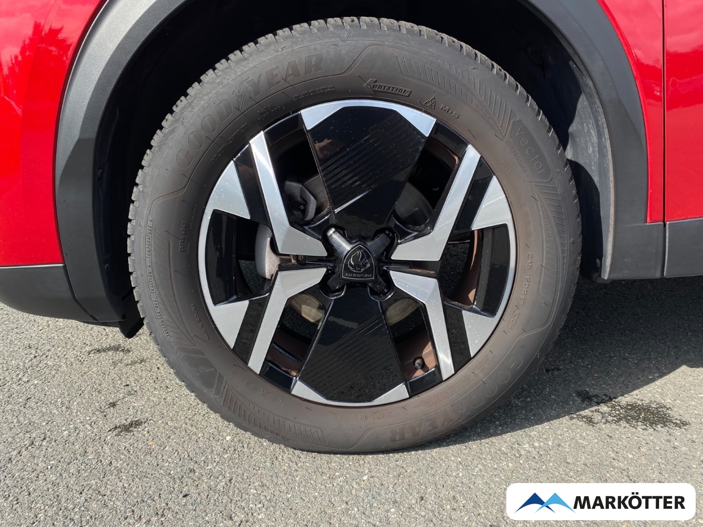 Fahrzeugabbildung Peugeot 2008 GT CAM180°/DAB/LED/MASSAGE/NAVI/SHZ/TEMP