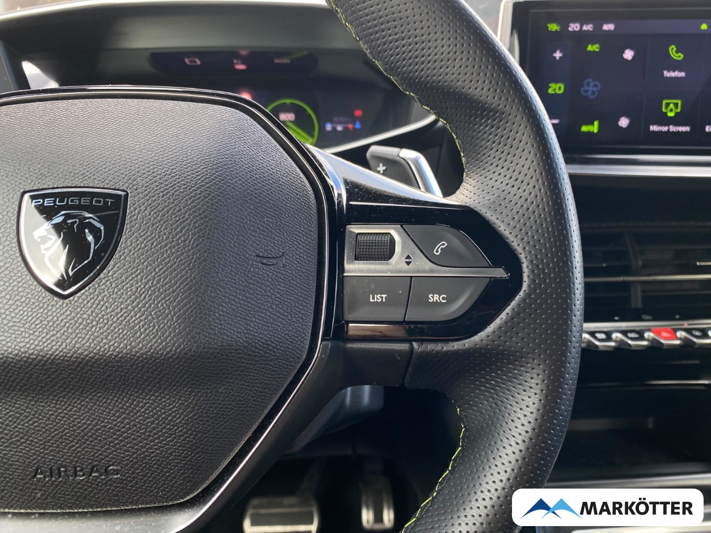 Fahrzeugabbildung Peugeot 2008 GT CAM180°/DAB/LED/MASSAGE/NAVI/SHZ/TEMP