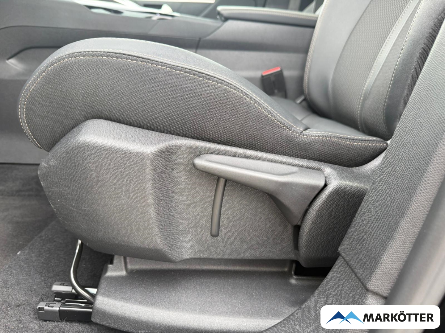 Fahrzeugabbildung Peugeot 3008 GT ACC/BLIS//CARPLY/360CAM/PANO/NAVI