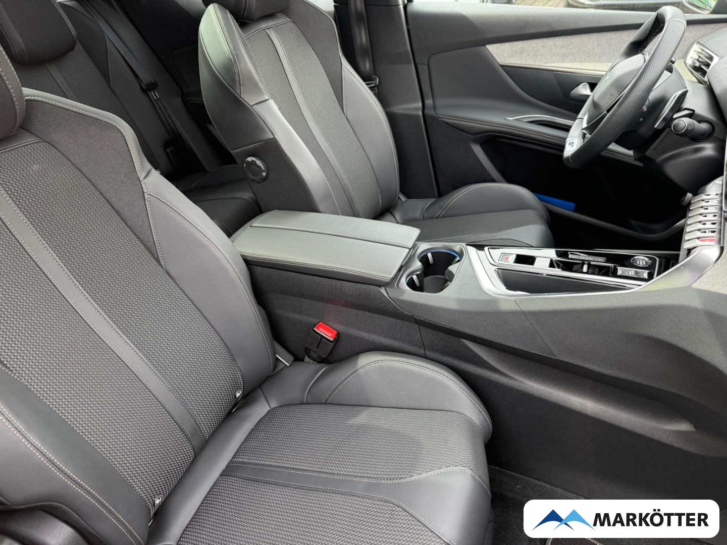 Fahrzeugabbildung Peugeot 3008 GT ACC/BLIS//CARPLY/360CAM/PANO/NAVI