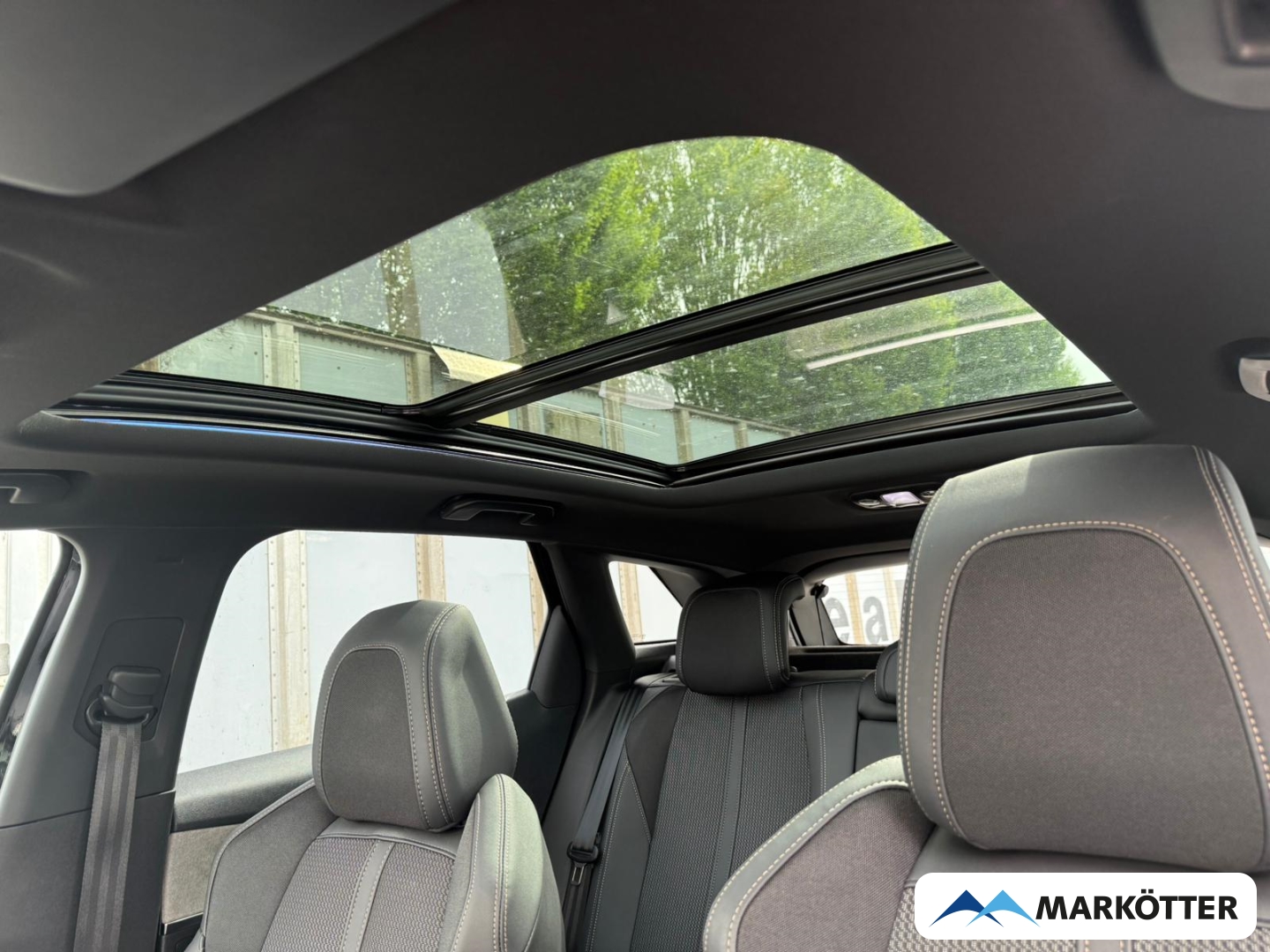 Fahrzeugabbildung Peugeot 3008 GT ACC/BLIS//CARPLY/360CAM/PANO/NAVI