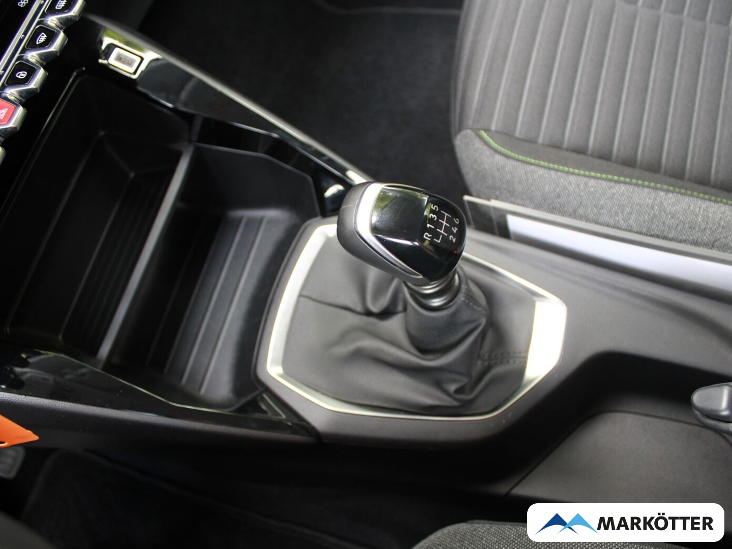 Fahrzeugabbildung Peugeot 208 Active CARPLAY/PDC/TEMPO/