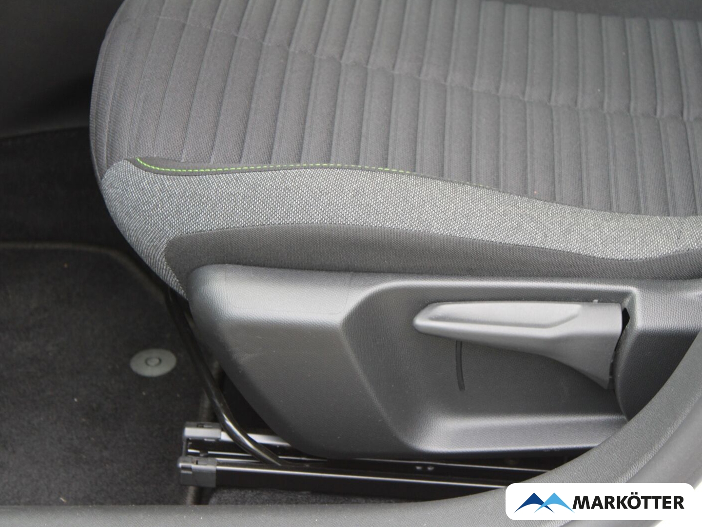 Fahrzeugabbildung Peugeot 208 Active CARPLAY/PDC/TEMPO/
