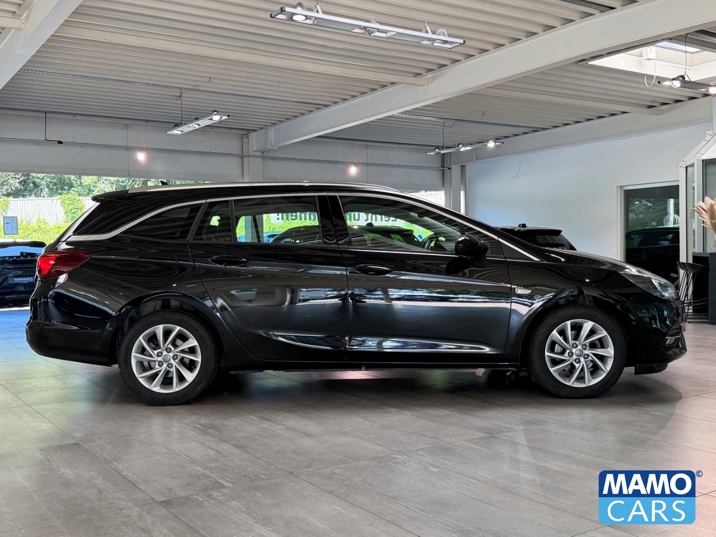 Fahrzeugabbildung Opel Astra K ST Elegance BLIS/CAM/SHZ/LHZ/NAVI/PDC
