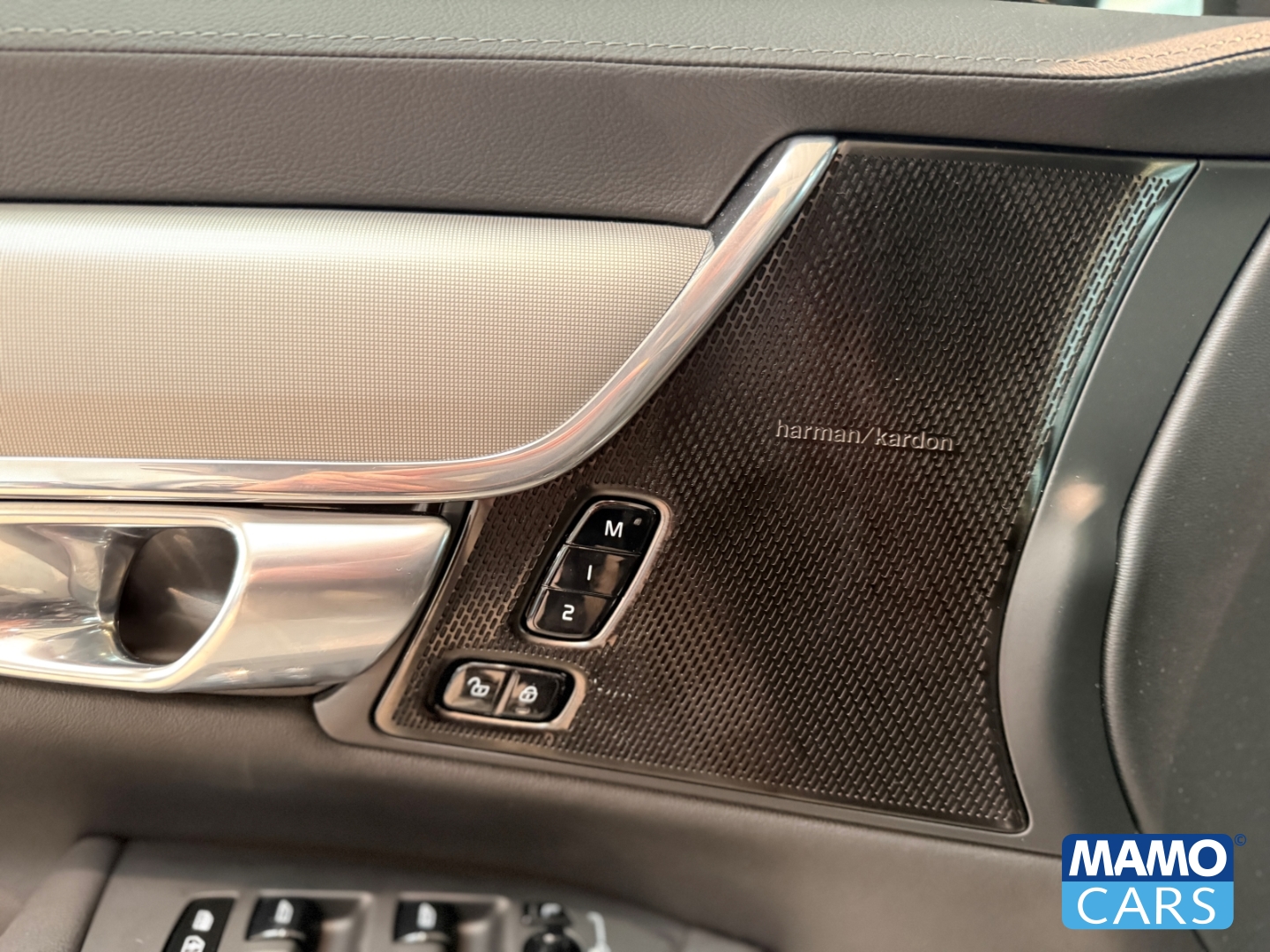 Fahrzeugabbildung Volvo V90 T8 AWD Plus Dark Recharge ACC/PANO/HUD/360°