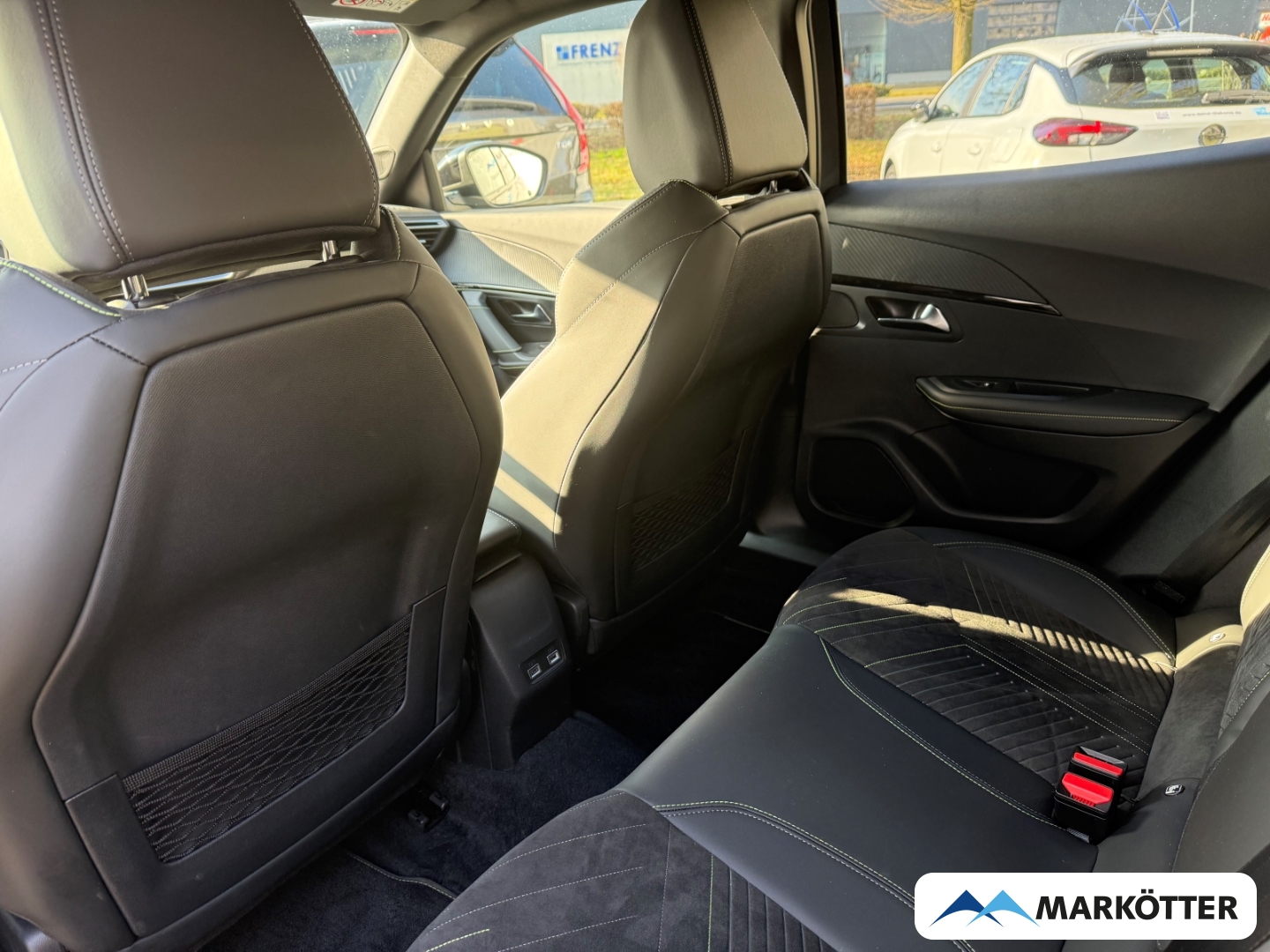 Fahrzeugabbildung Peugeot 2008 GT SHZ/360CAM/NAVI/PDC/TEMP/CARPY/LED