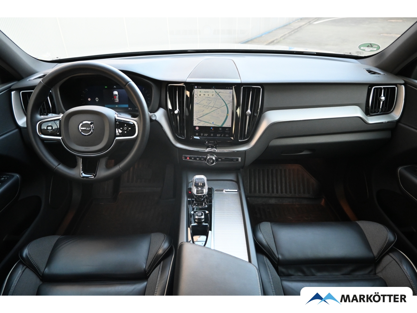 Fahrzeugabbildung Volvo XC60 B4 AWD Plus Dark Keyless/Memory/Kamera/AHK