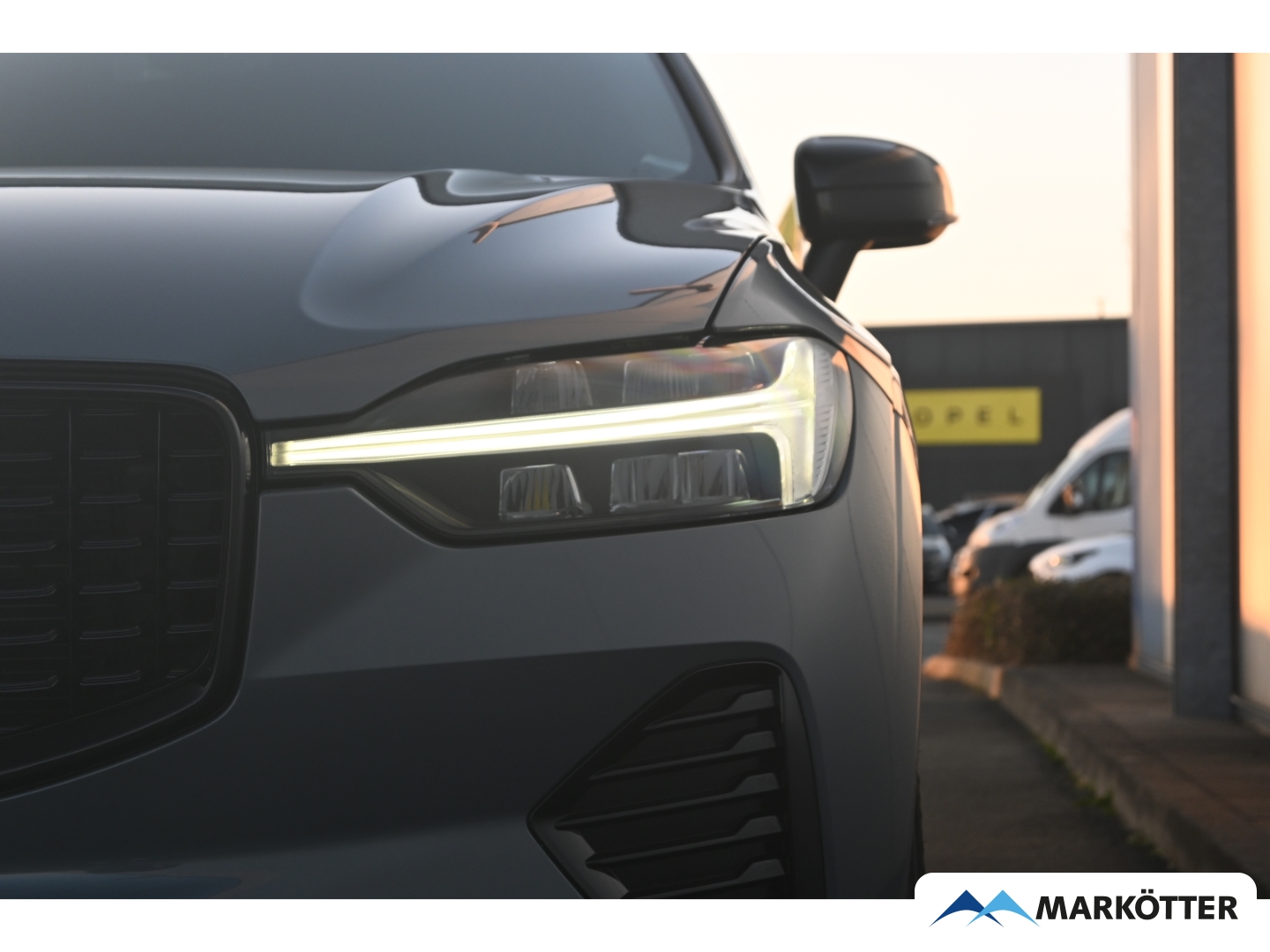 Fahrzeugabbildung Volvo XC60 B4 AWD Plus Dark Keyless/Memory/Kamera/AHK